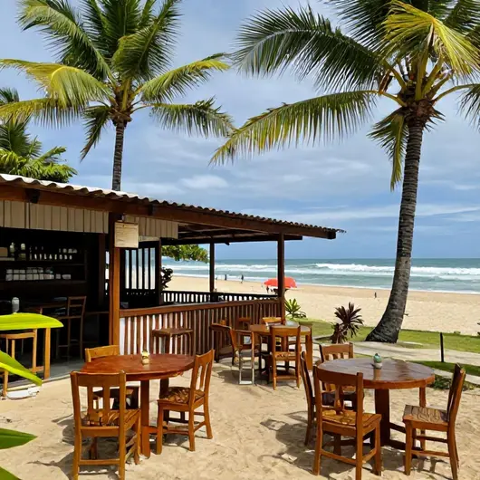 DOLORES BAR & RESTAURANTE: O Refúgio Perfeito na Praia de Pitangueiras