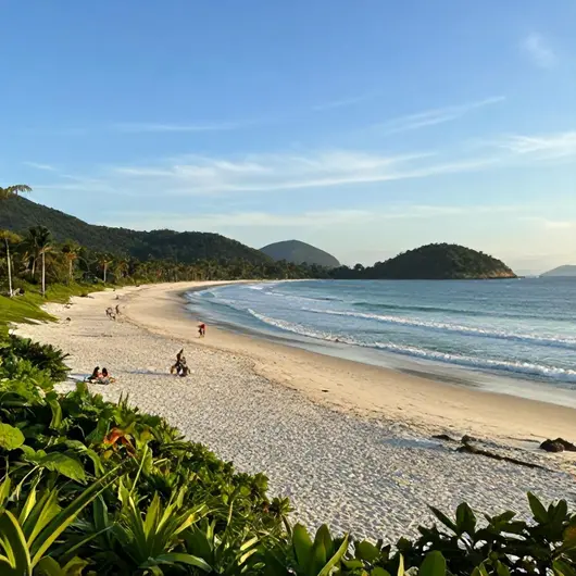 Explorando a Praia das Pitangueiras